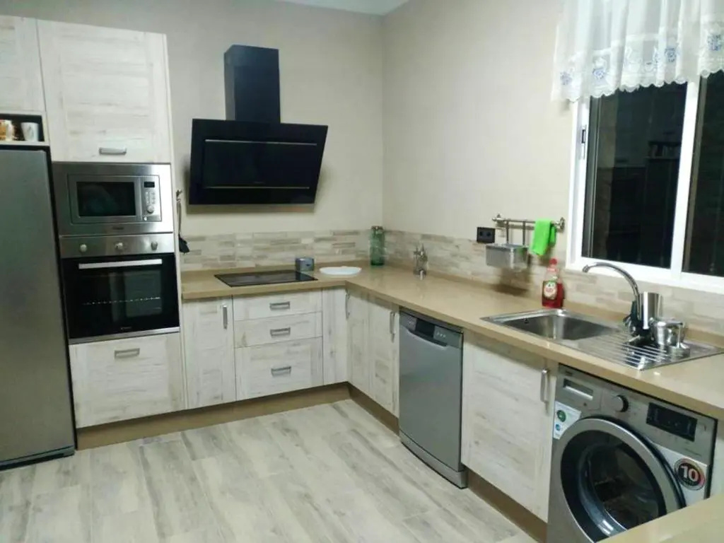 4 bedrooms chalet with private pool furnished terrace and wifi at Prado del Rey - фото 3