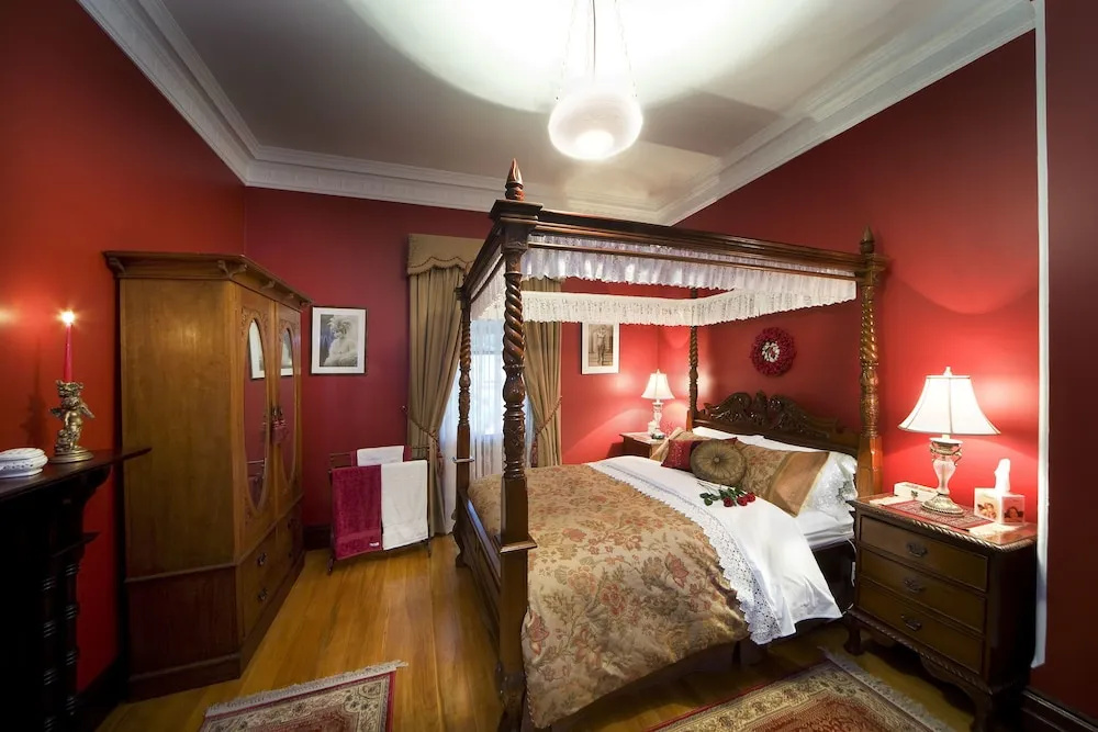 4 Bedrooms Luxury Cottage with balcony