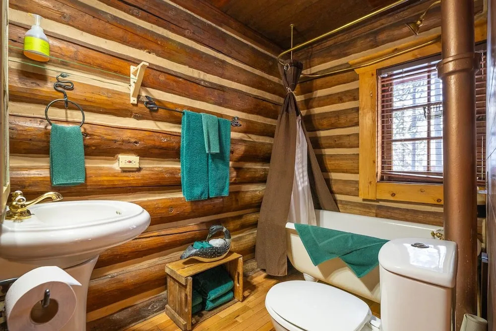 Storm Mountain Lodge & Cabins by null