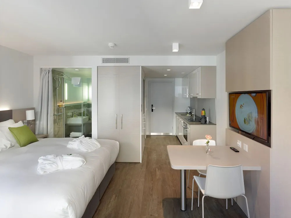 尊貴雙人套房，配有大床