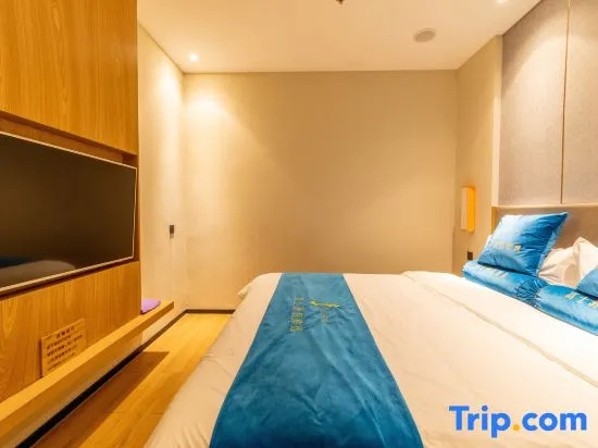 Deluxe Double room (full double bed)