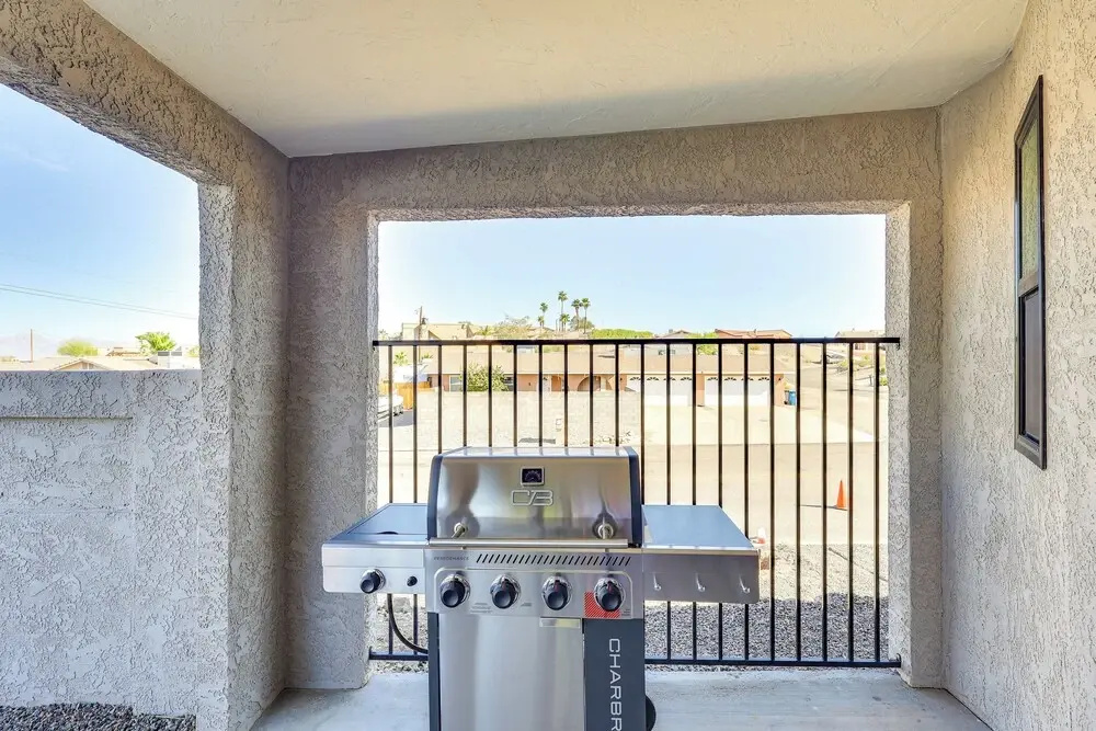 2 Mi to Windsor Beach! Updated, Sleek Family Home