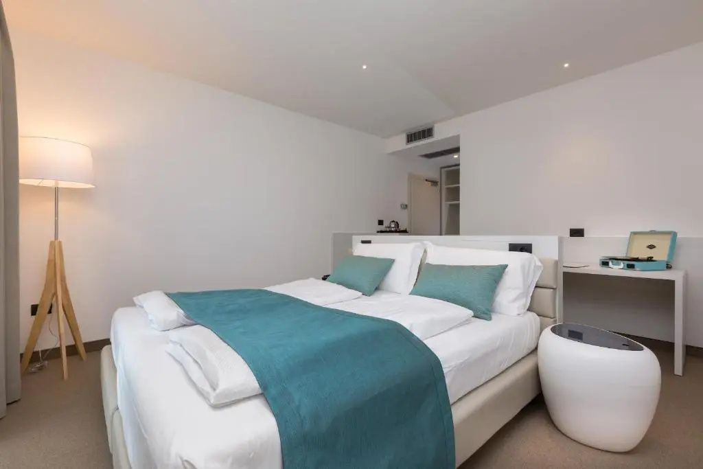 Superior Double room (full double bed)