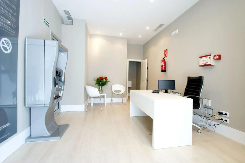 Hostal Express by gaiarooms — 3