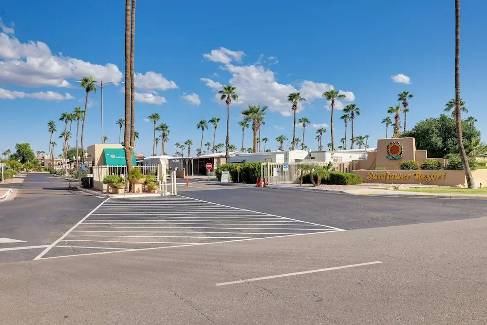 5 Mi to Sun City: Snowbird Rental w/ Pool Access