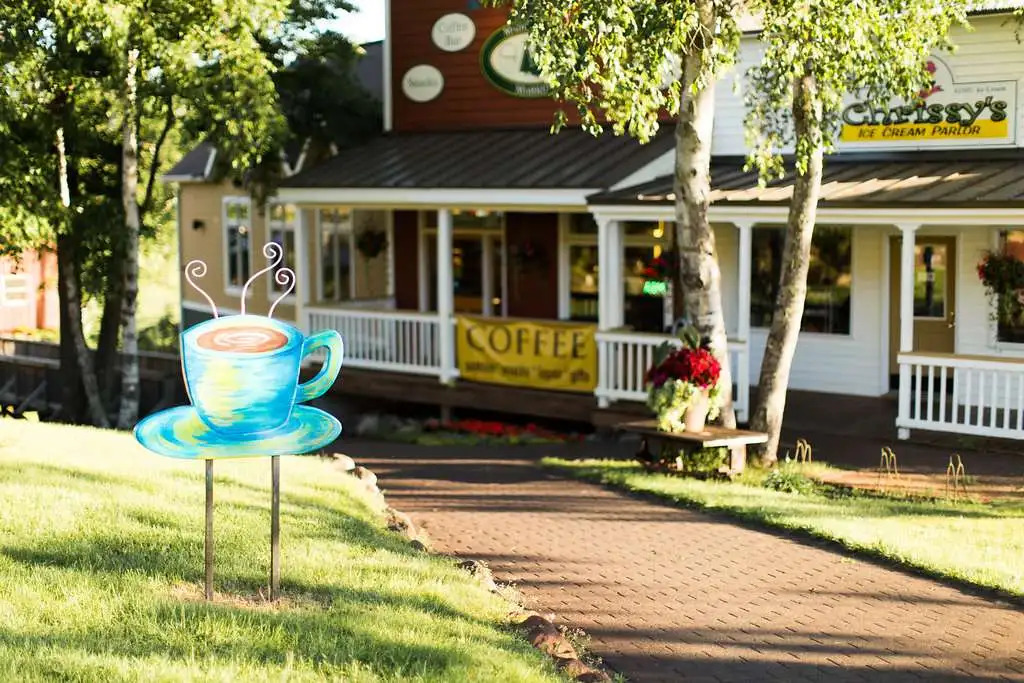 Maddens On Gull Lake — фото