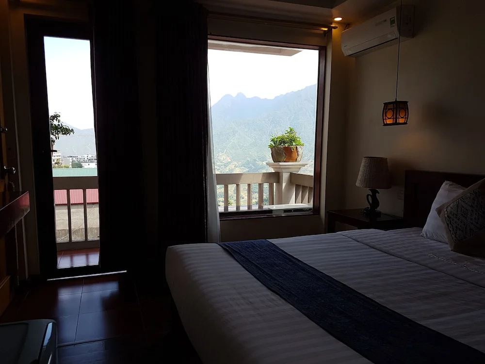 2 Bedrooms Deluxe Double room (full double bed)
