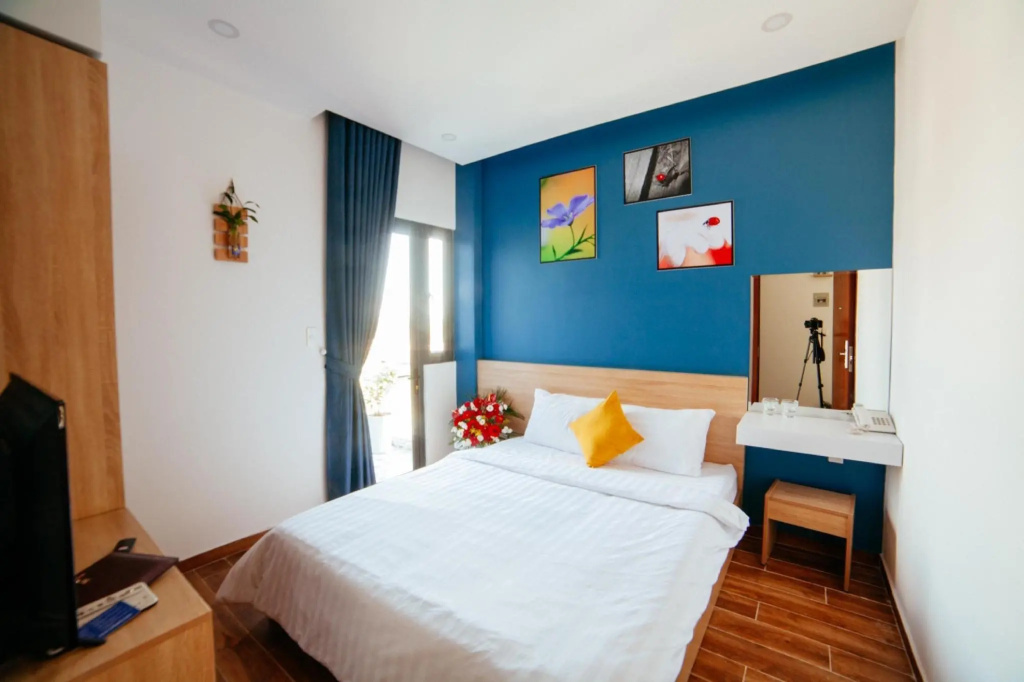 Standard Double room with city view (full double bed)