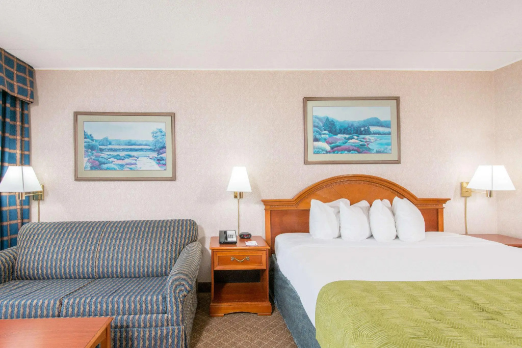 Ramada by Wyndham Cumberland Downtown - Chambres
