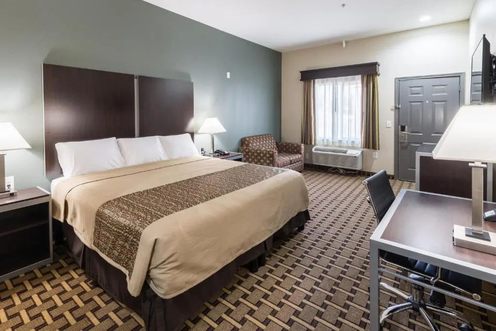 Scottish Inns & Suites — фото