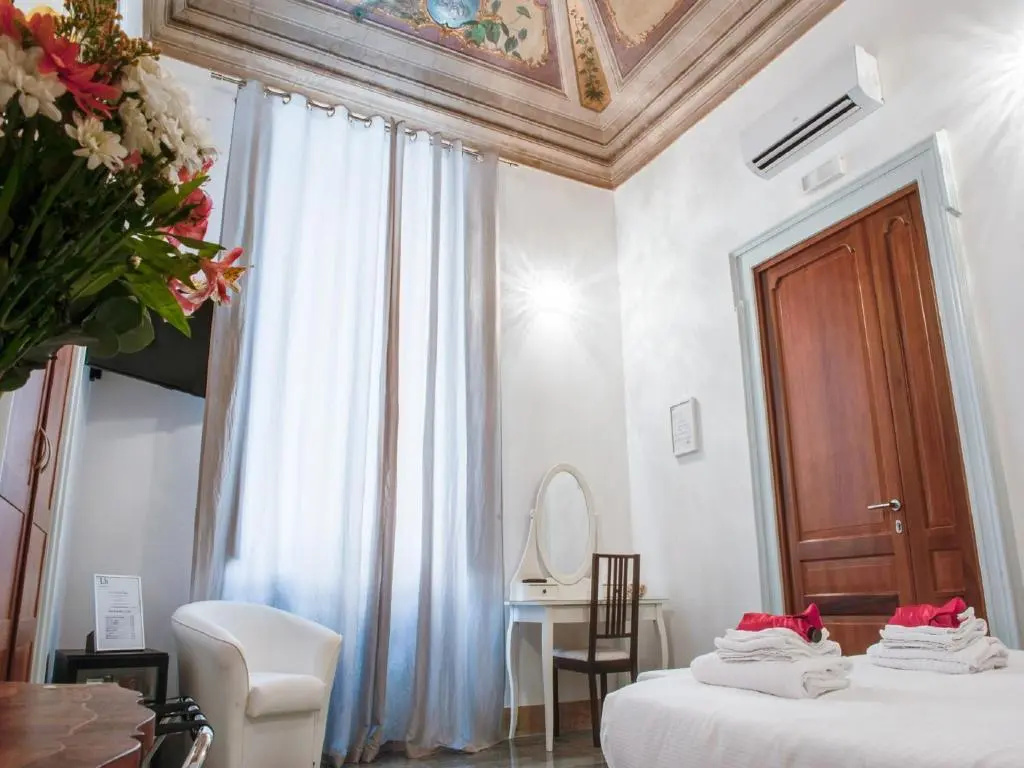 Deluxe Double room (full double bed)