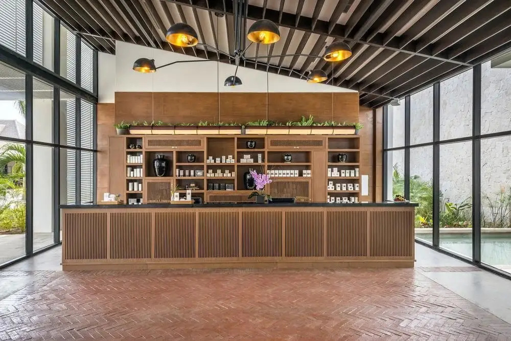 Lobby & Reception
