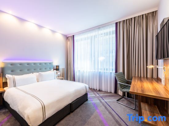 Двухместный семейный номер Standard двуспальная кровать в Premier Inn Frankfurt City Centre