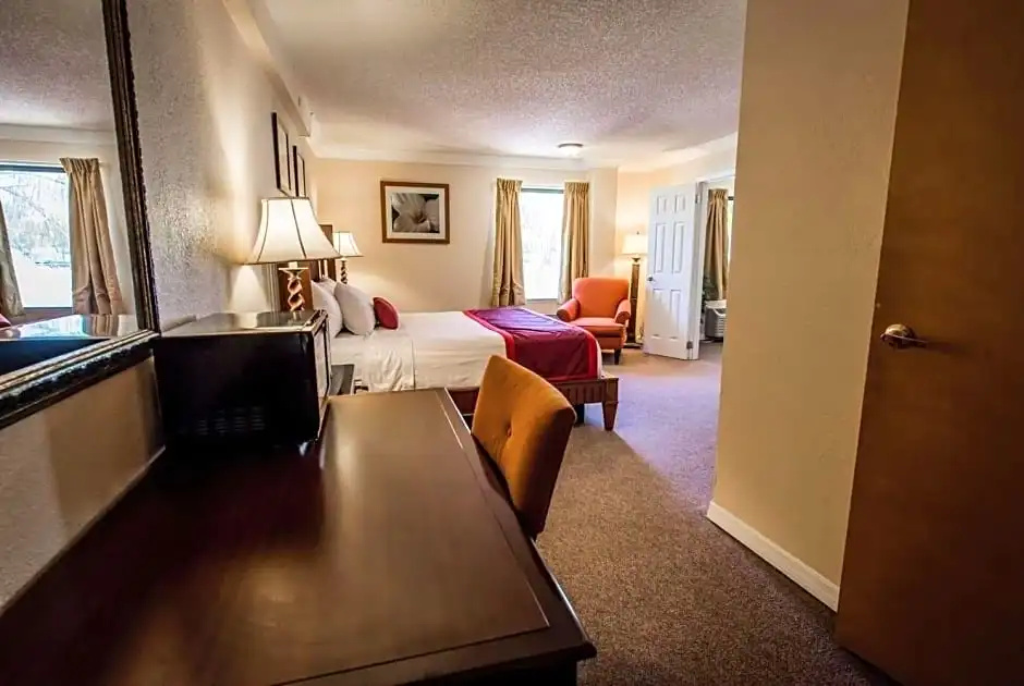 Deluxe Double Suite with water view (full double bed)
