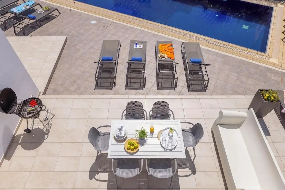 Pantaros Luxury Villas with pool