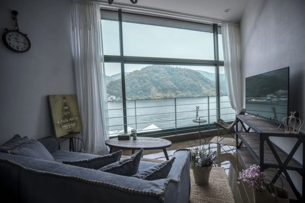 Balcony & Terrace