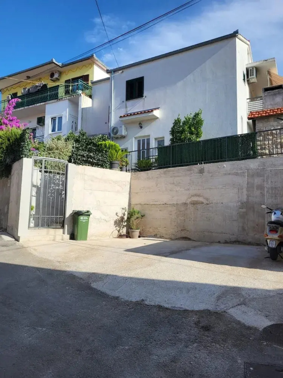 Elegant Trogir Apartment With Garden Terrace