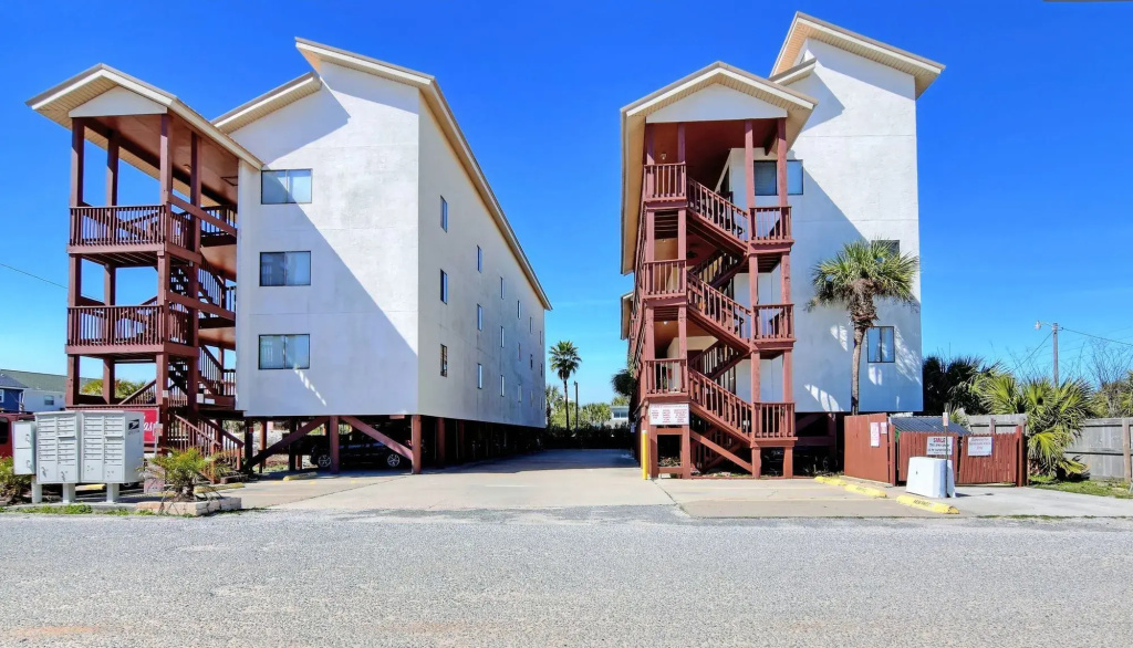 Sandcastle 24 Spacious Studio Unit with Full Living Room by RedAwning