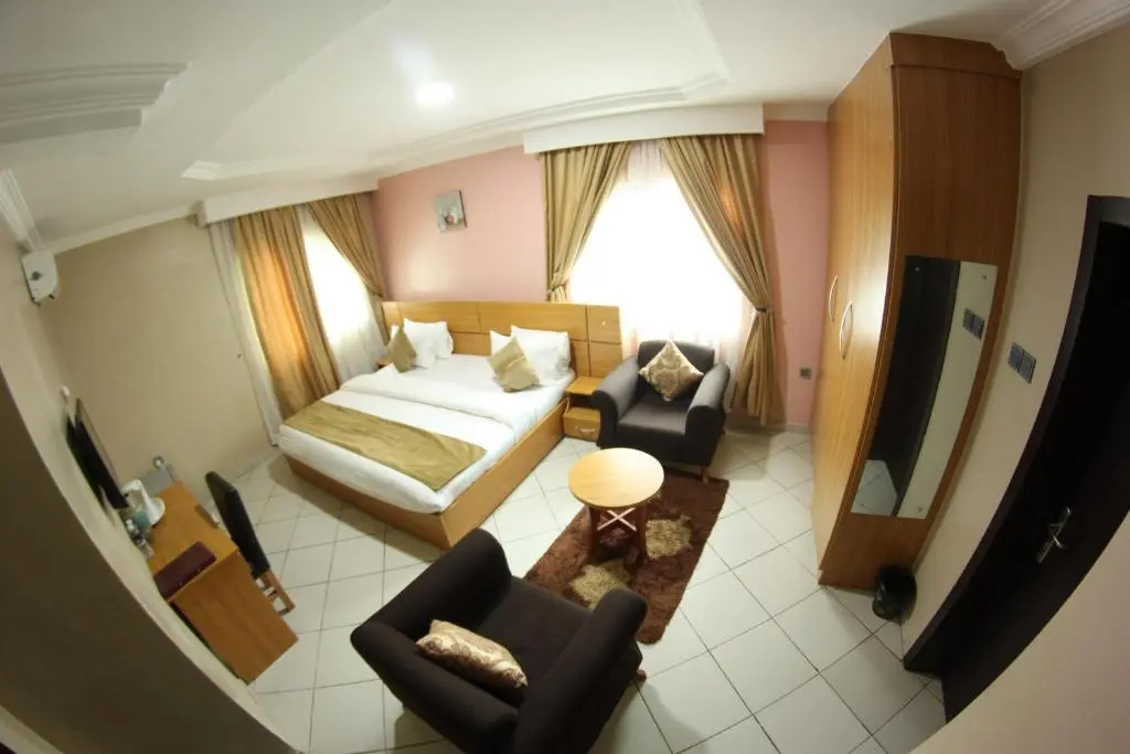 Double Suite (full double bed)