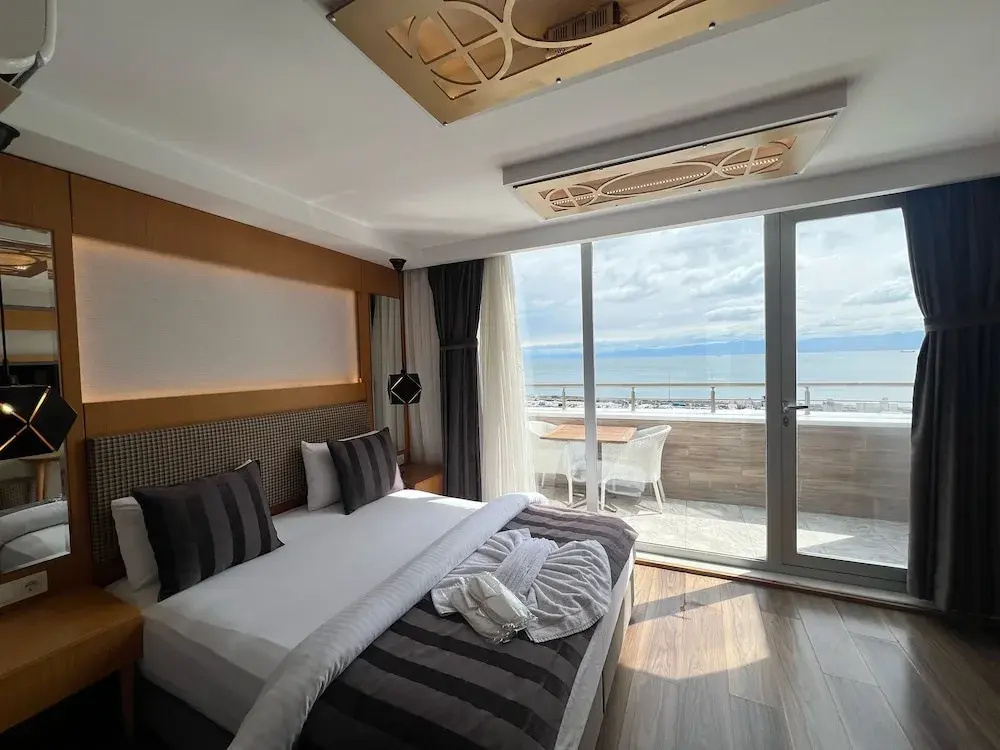 Standard Double room with balcony and with sea view (full double bed)