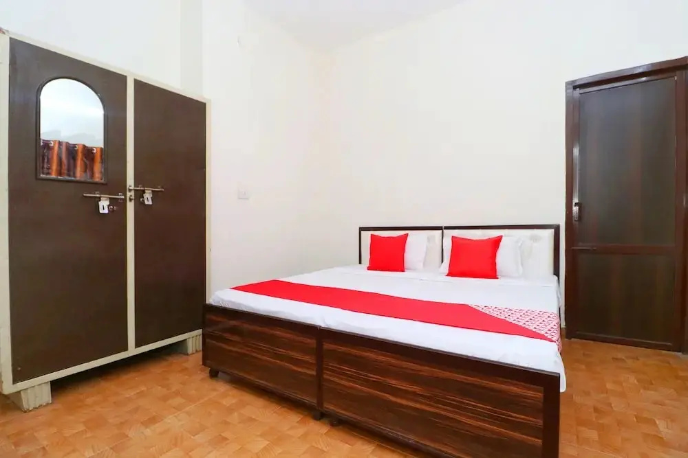Raj Apartments by OYO Rooms