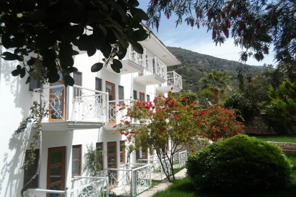 White Hotel - 3