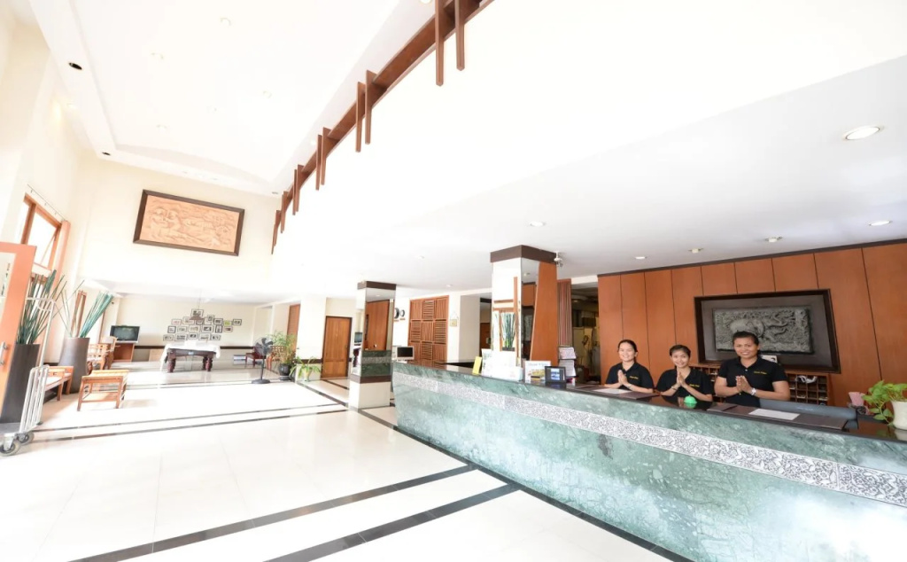 Lobby & Reception