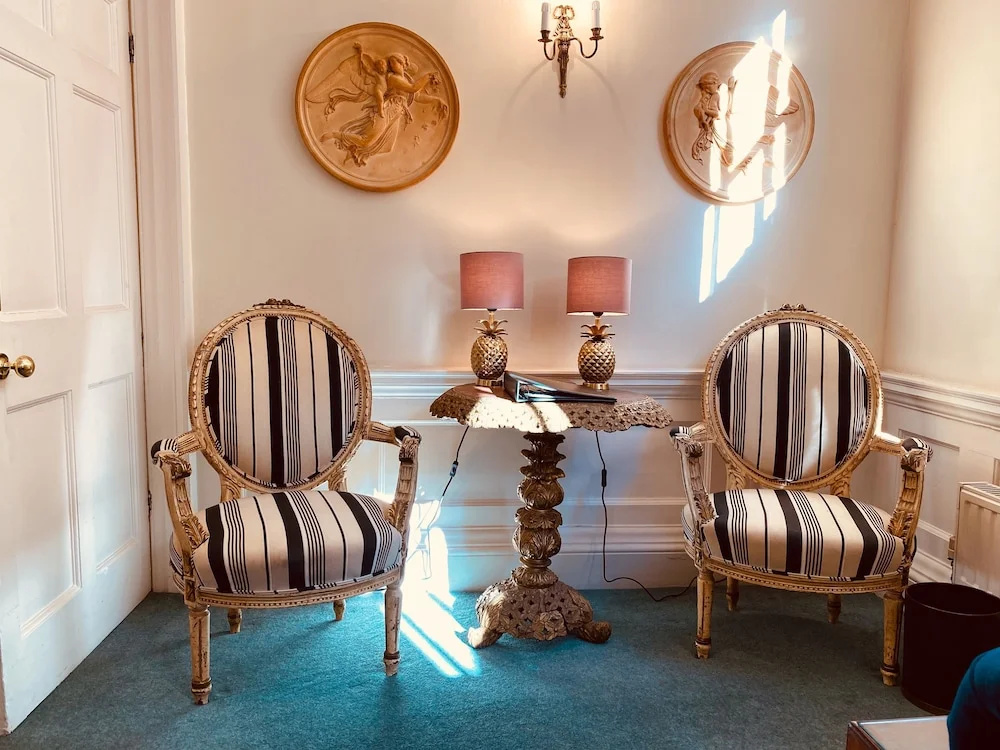 Lobby & Reception