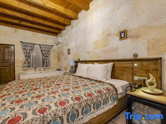 Deluxe Double room with balcony (full double bed)