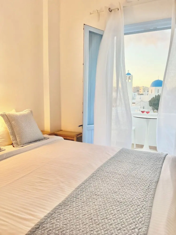 Deluxe Double room with balcony (full double bed)