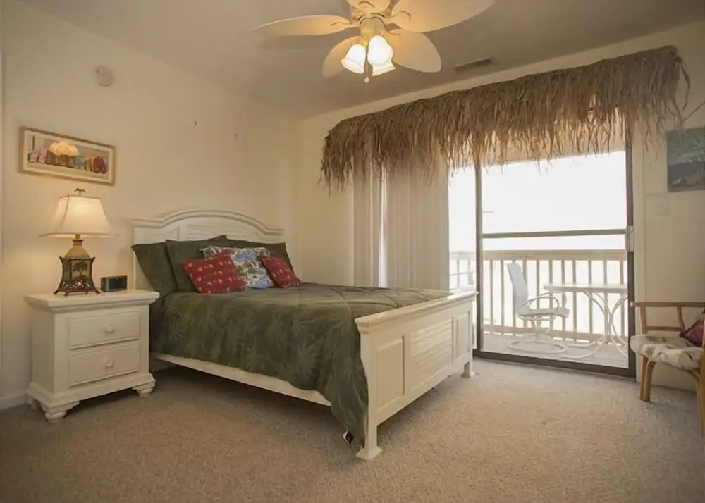 3 Bedrooms Standard room with pool view