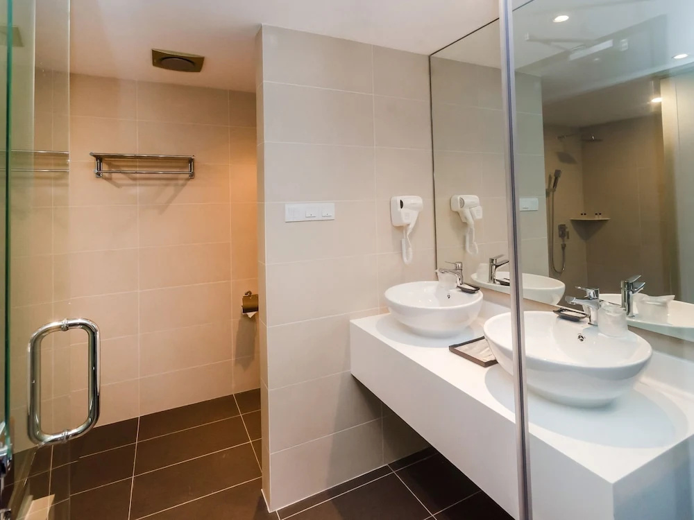 Presidential Double Suite full double bed
