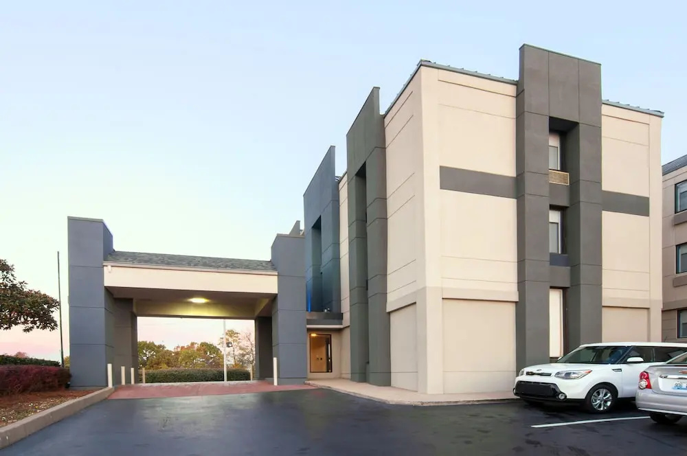 Holiday Inn Express & Suites Nashville I-40 & I- 24