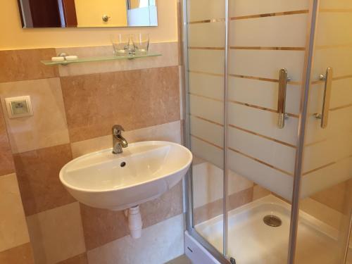 gallery_image_hidden_13