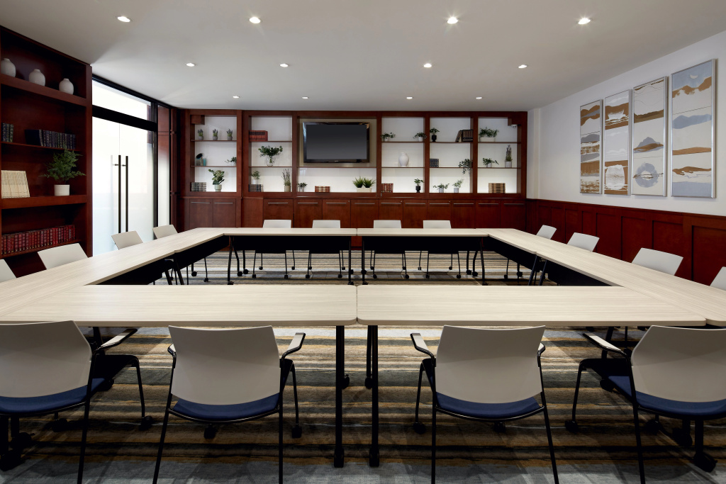 Holiday Inn & Suites Montreal Airport by IHG - Général