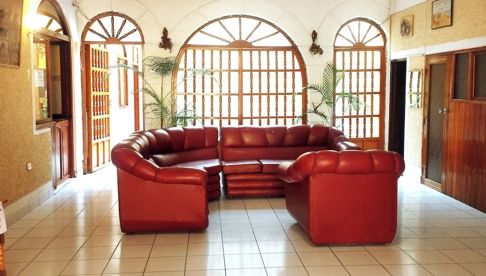 Hotel Yañez Inn — фото 2