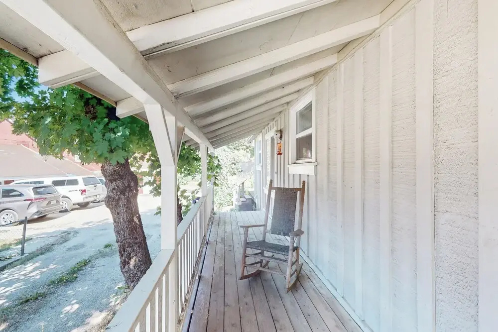 Walk to Town! Dog-friendly Quincy Getaway w/ Deck