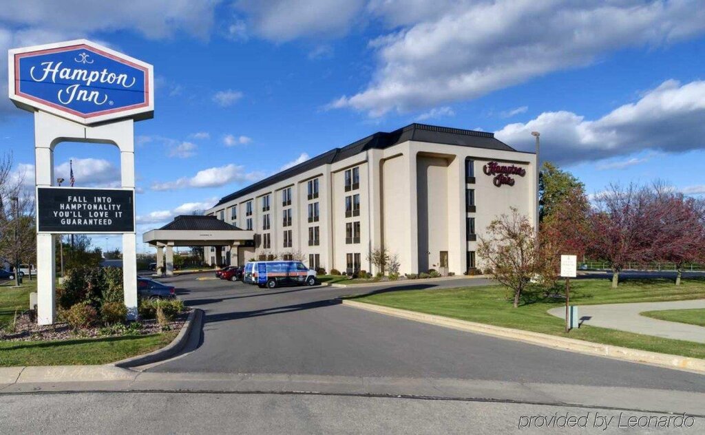 Hampton Inn Appleton-Fox River Mall Area image