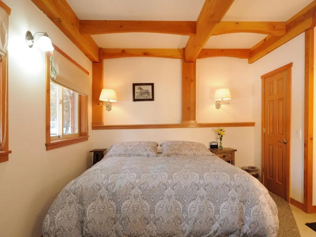 Deluxe Double room (full double bed)