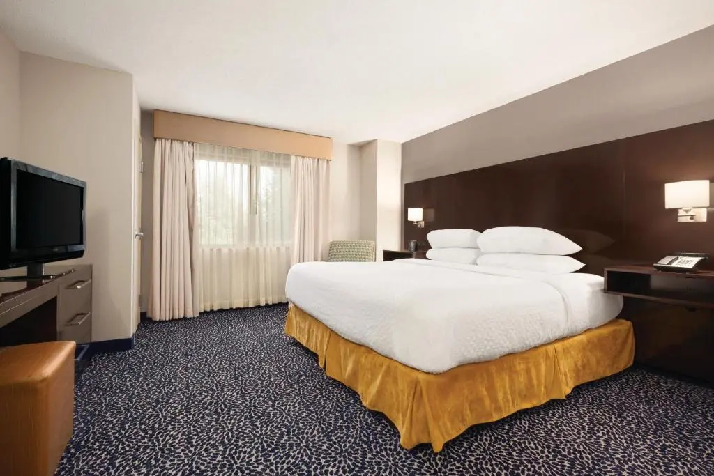 Embassy Suites Louisville East - Chambres