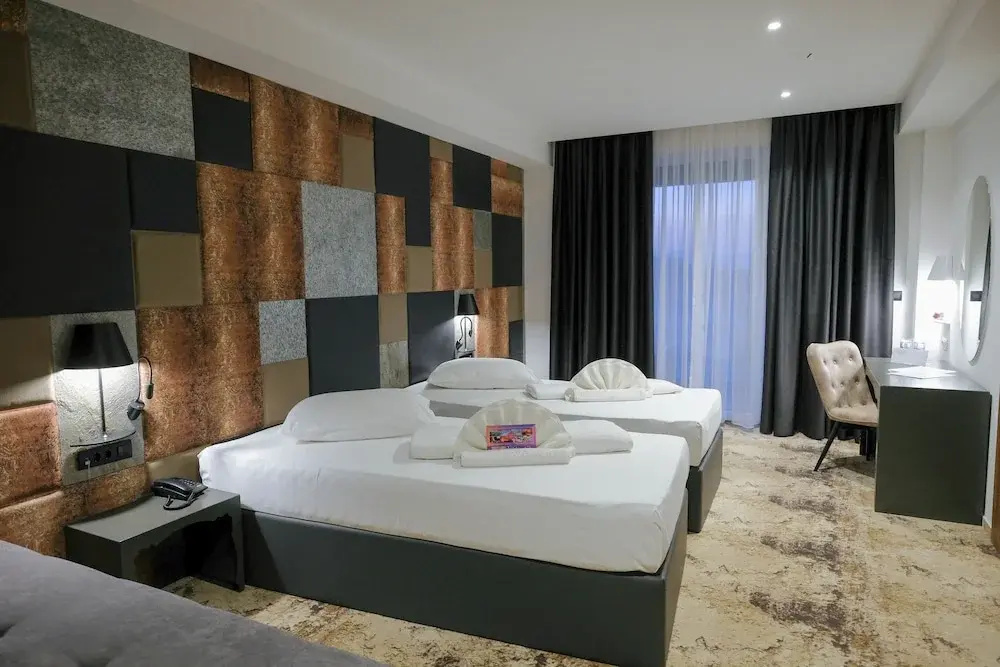 Deluxe Double room with balcony (full double bed)