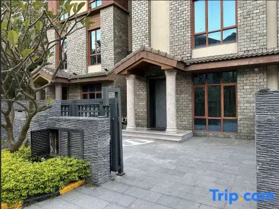 4 Bedrooms Villa