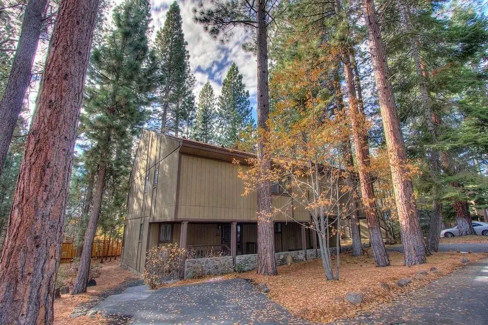 Brookstone Pines 3 Bedroom Home by RedAwning