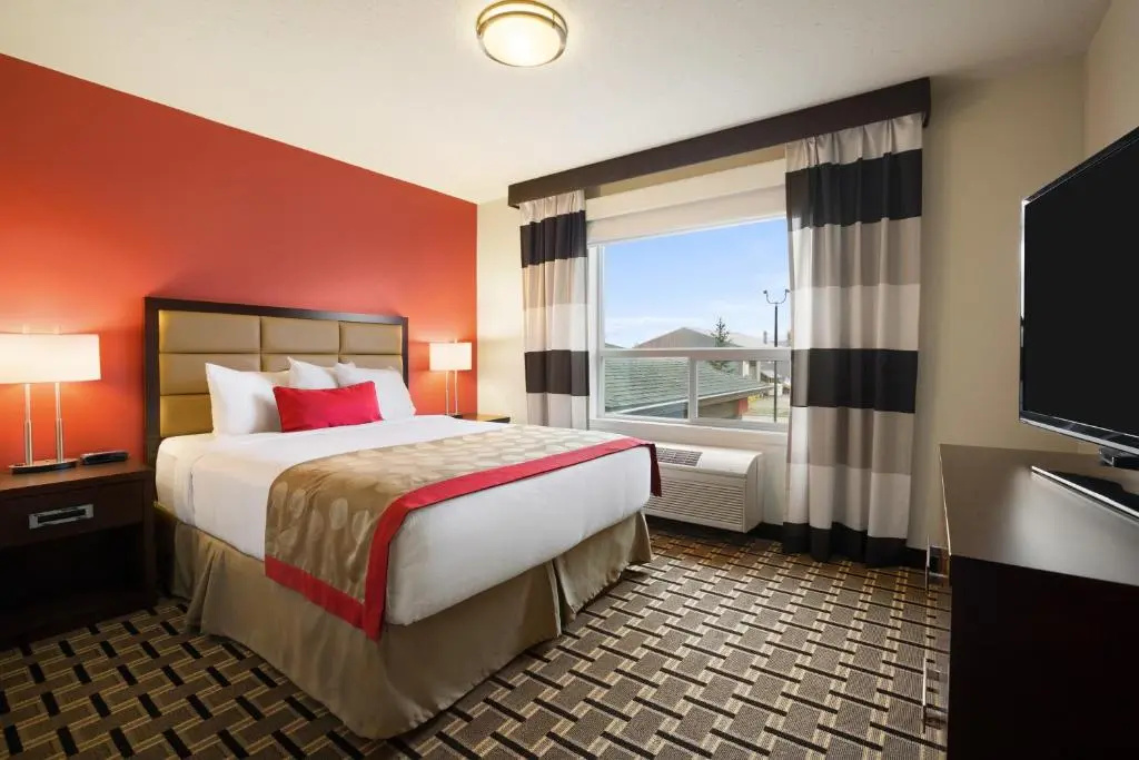 1 Bedroom Double Suite full double bed