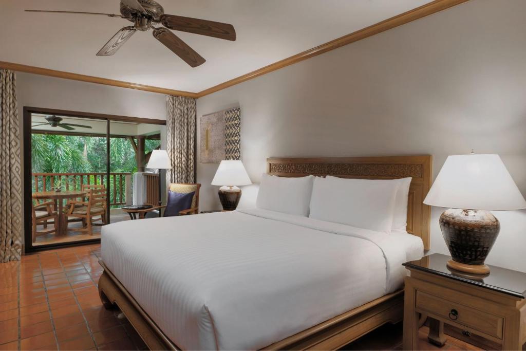 Апартаменты с 2 комнатами с балконом и с видом на сад в Marriott's Phuket Beach Club