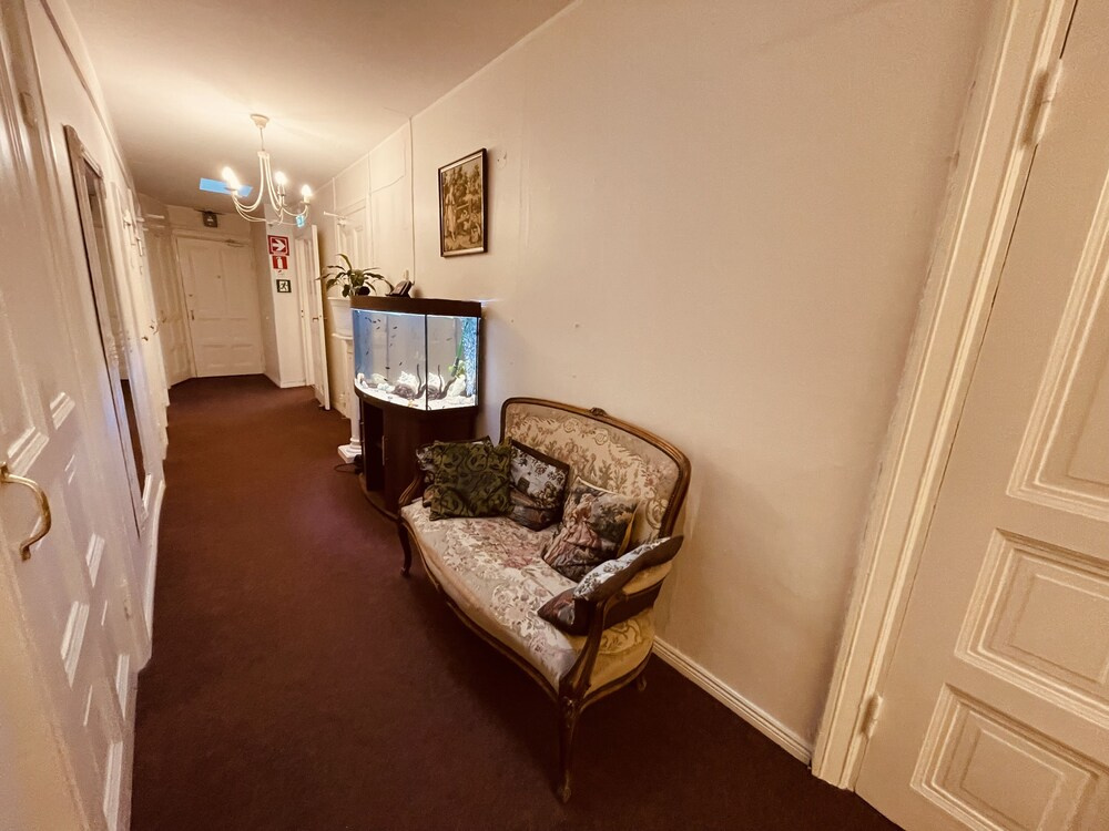 Lobby & Reception