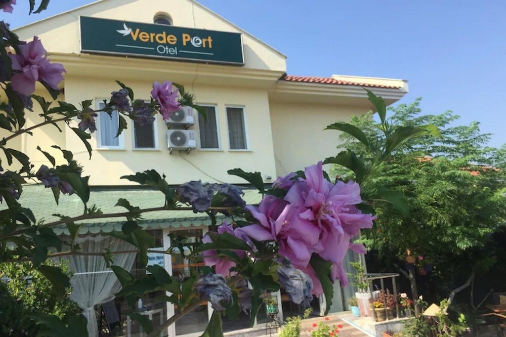 Verde Port Hotel