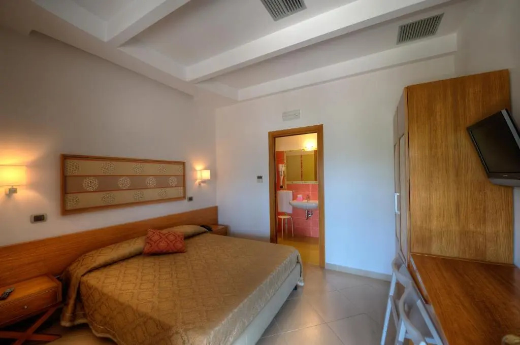 Villa Diomede (in the Dependance 400 mt. far) Double room (full double bed)