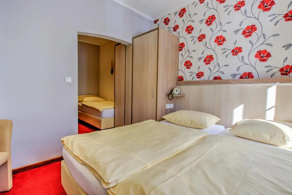 Standard Triple room