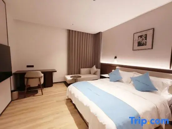 5 Bedrooms Villa